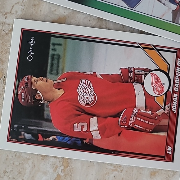 1990s Hockey Cards - Picture 6 of 16